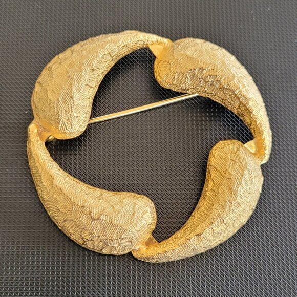 Vintage Gold Tone Textured Round Brooch - Picture 1 of 9